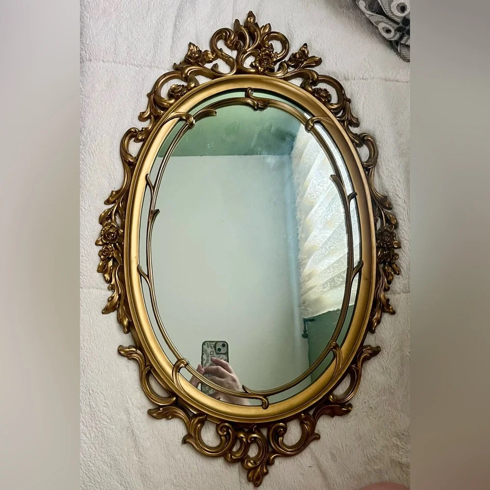 Vintage Syroco Ornate Gold Oval Wall Mirror